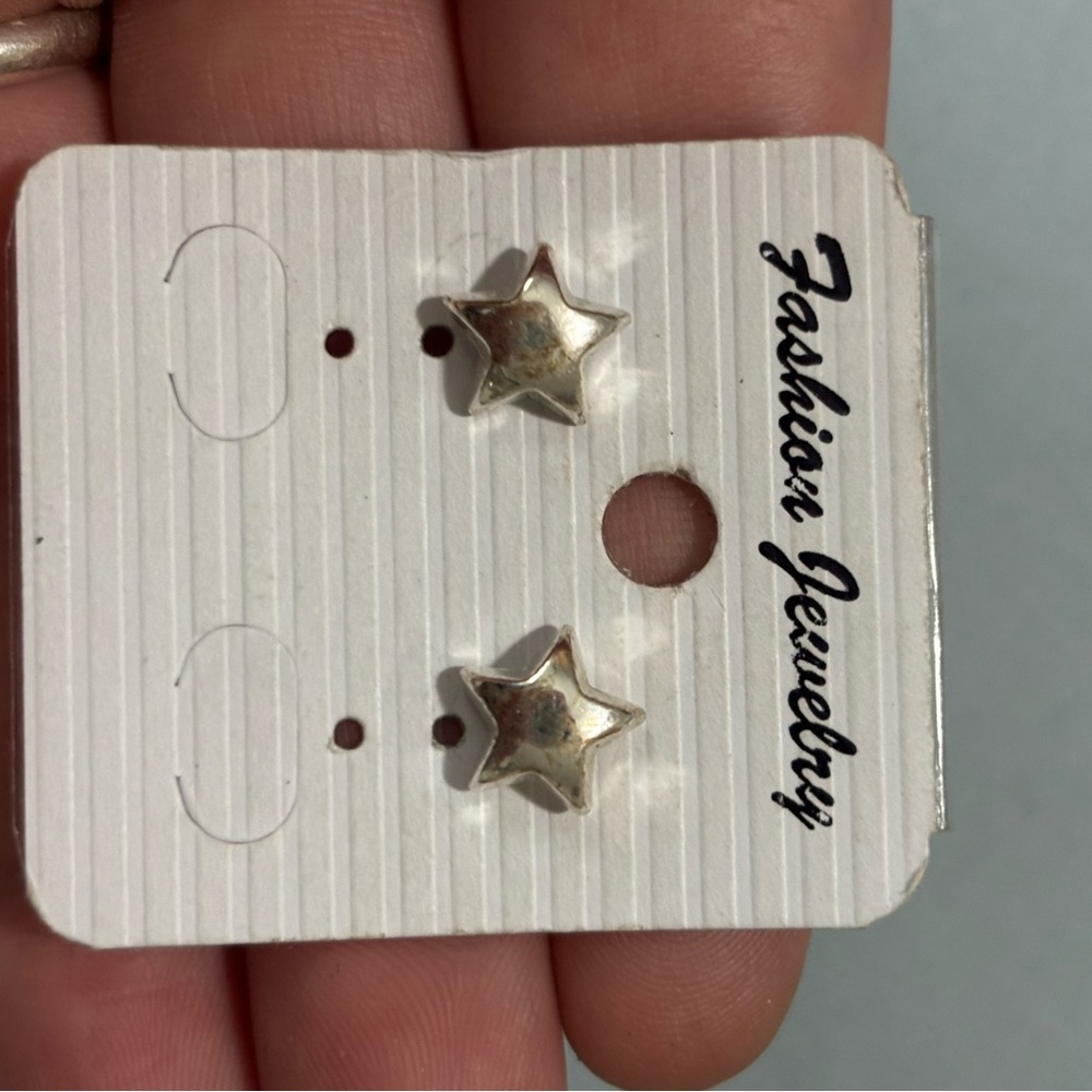 Stud earrings - Picture 11 of 16